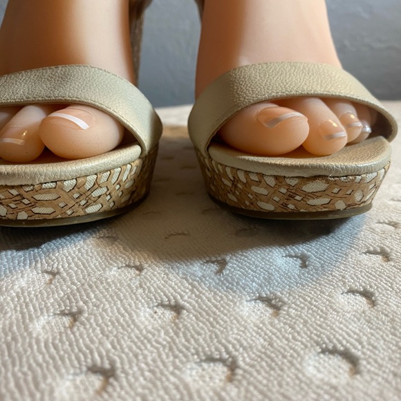 JESSICA SIMPSON Cork Laser Cut Out Wedge with Ankle Strap - Picture 2 of 16